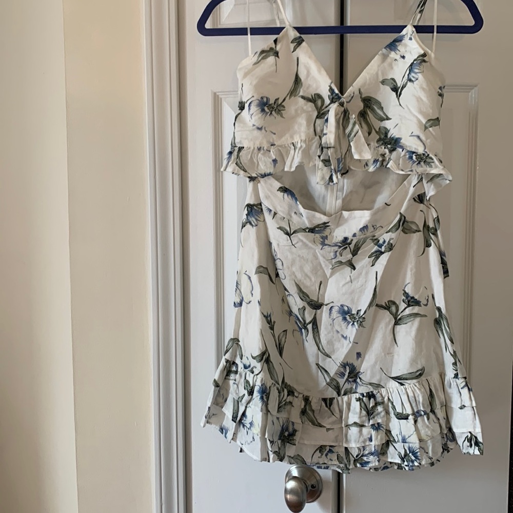 Floral white dress with cutout